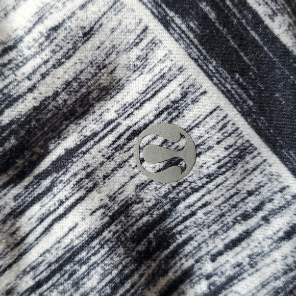 Lululemon Capri Leggings pattern - Picture 3 of 4